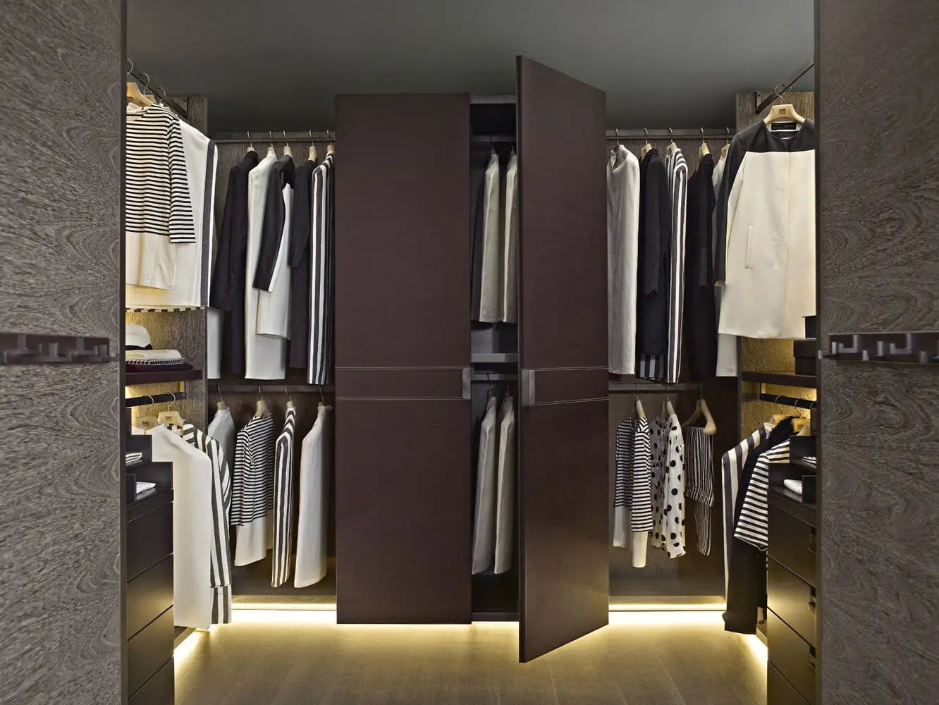 Backstage Wardrobe | B&B Italia | JANGEORGe Interior Design