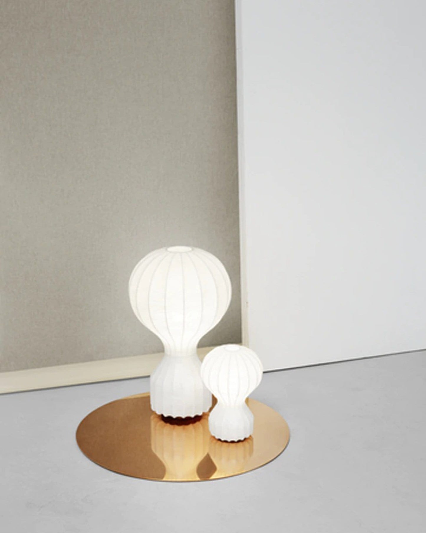 Gatto Piccolo Table Lamp Cocoon Exterior | Flos | JANGEORGe Interior Design