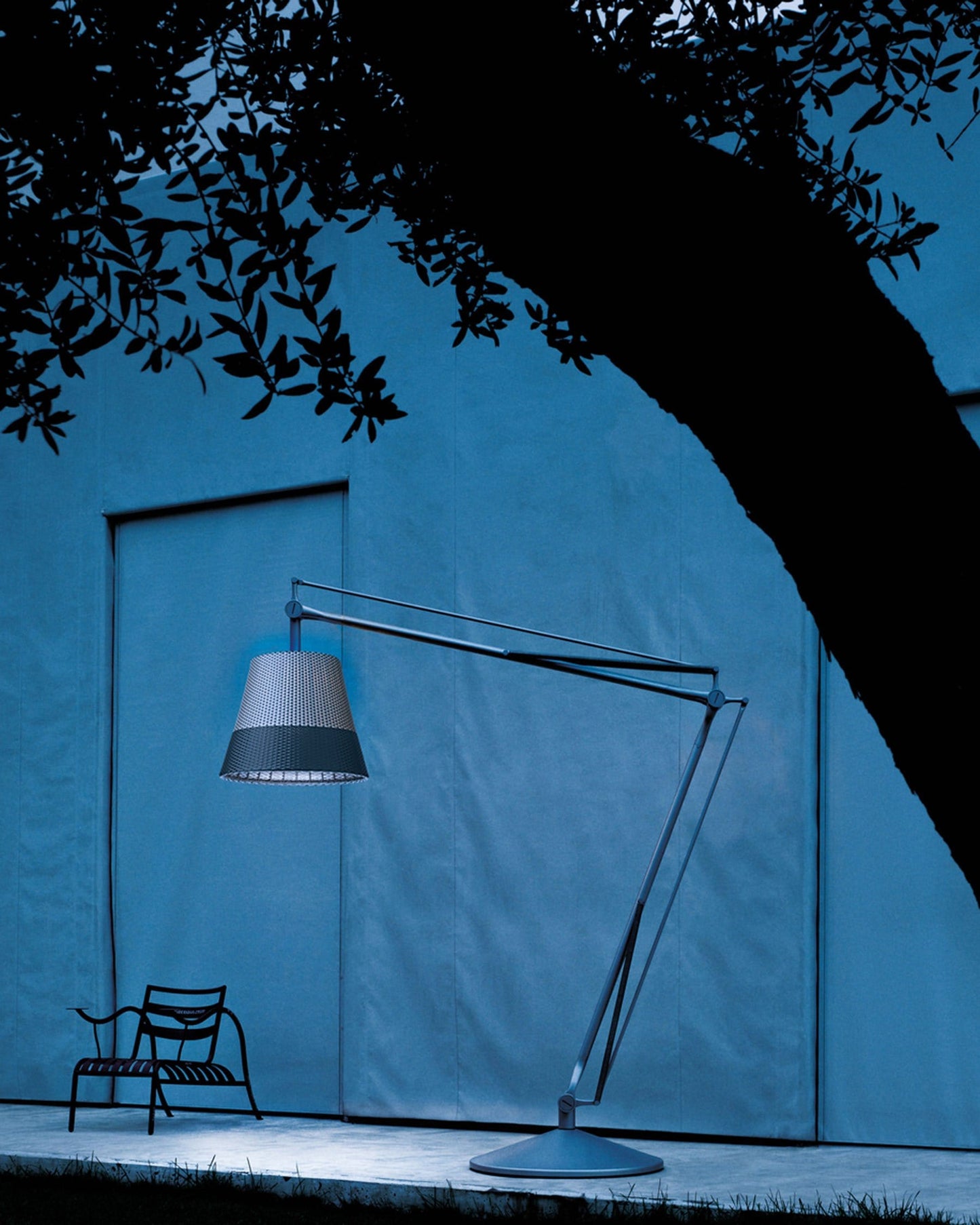 Superarchimoon Outdoor Floor Lamp | Flos | JANGEORGe Interior Design