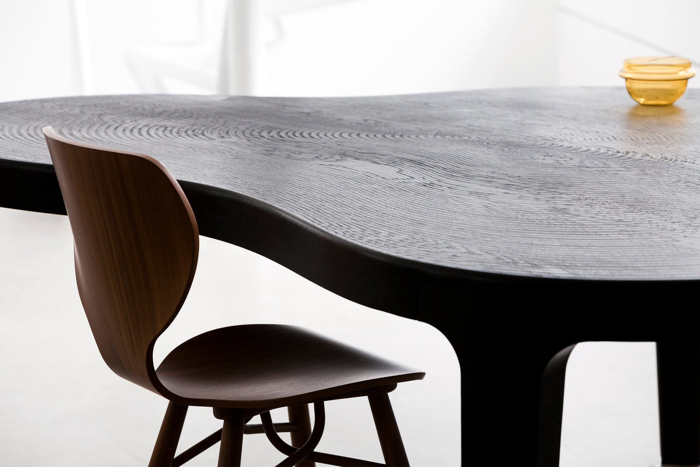 Isola - Table | Linteloo | JANGEORGe Interior Design