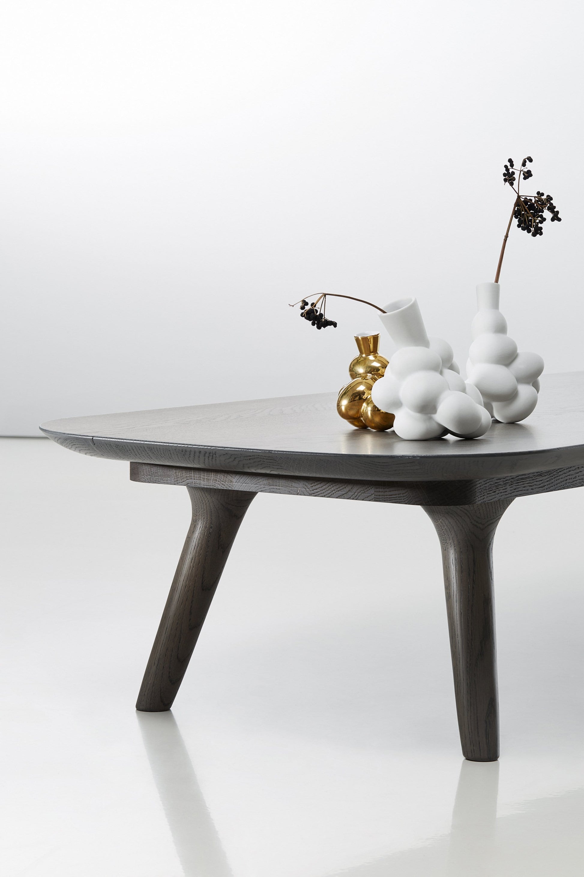 Egg Vase | Moooi | JANGEORGe Interior Design