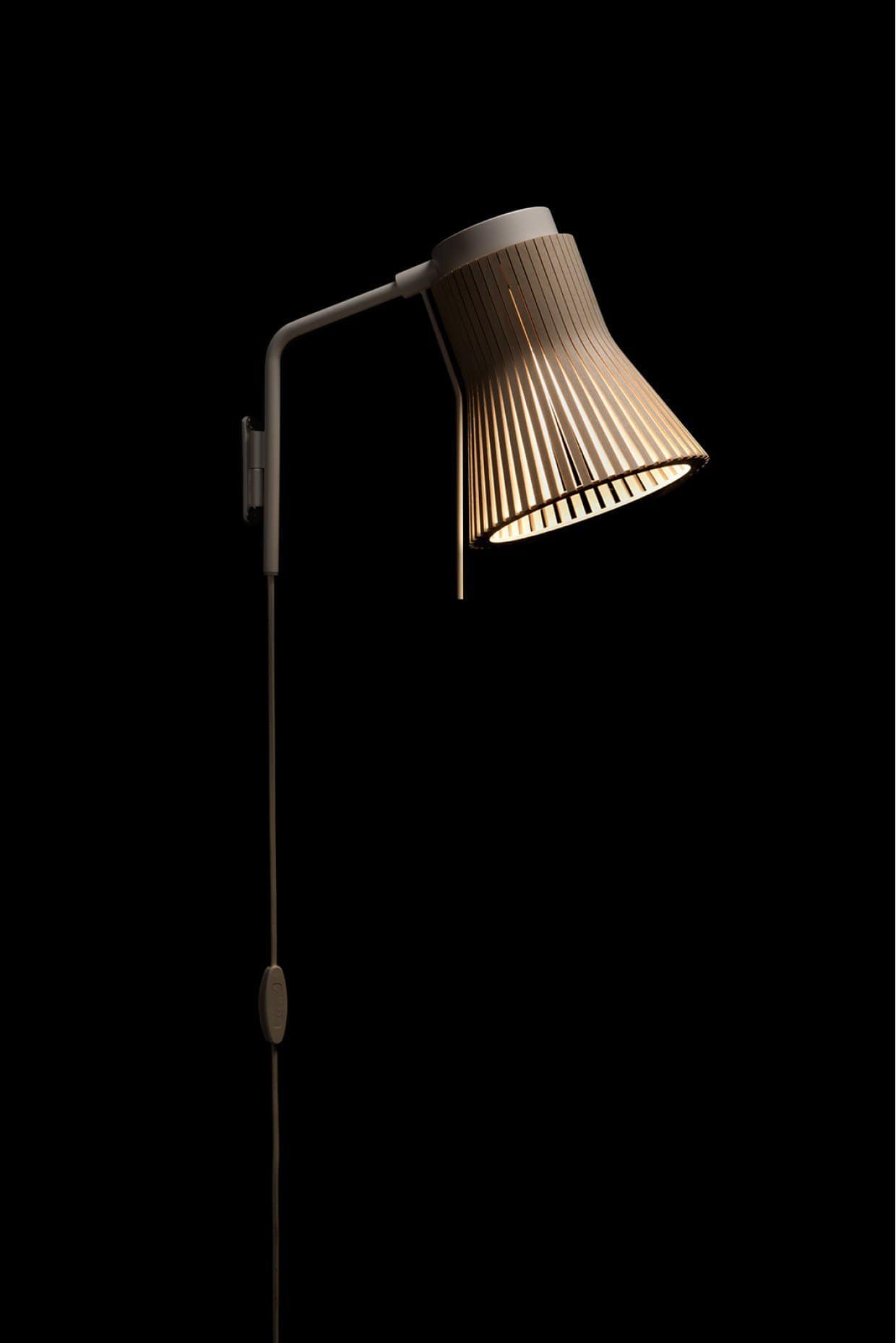 Petite 4630 - Wall Lamp | Secto | JANGEORGe Interior Design